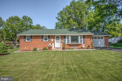 407 Manor View Dr, Millersville, PA 17551