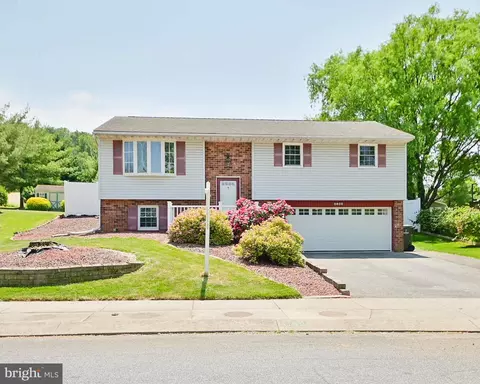 4162 Magnolia Dr, Mount Joy, PA 17552