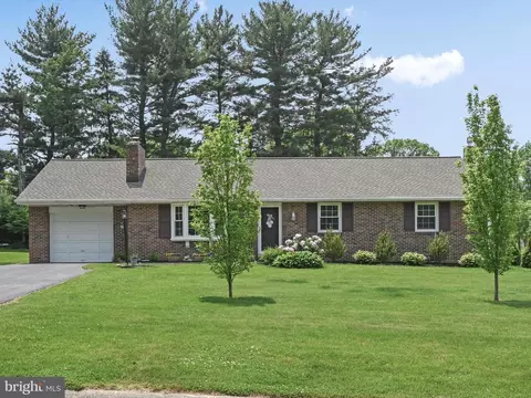 362 Sun Valley Dr, Leola, PA 17540