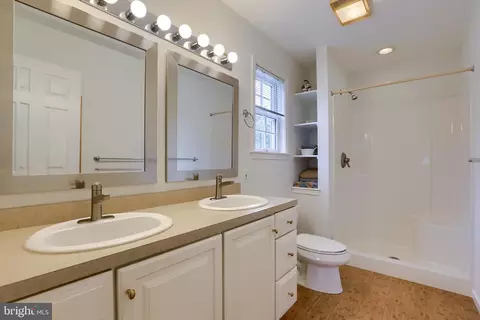 215 E New St, Lititz, PA 17543 photo 42