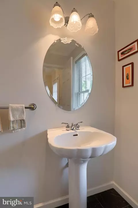 215 E New St, Lititz, PA 17543 photo 14