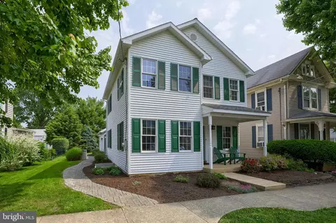 215 E New St, Lititz, PA 17543