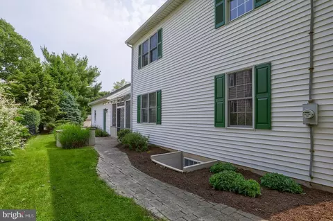 215 E New St, Lititz, PA 17543 photo 12