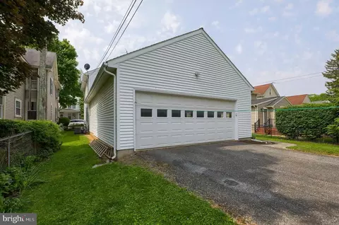 215 E New St, Lititz, PA 17543 photo 7