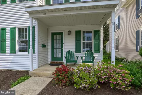 215 E New St, Lititz, PA 17543 photo 4