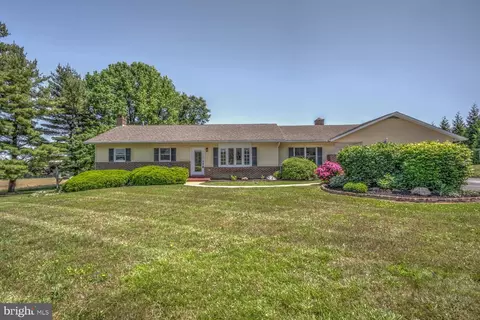 365 Fairview Rd, New Providence, PA 17560