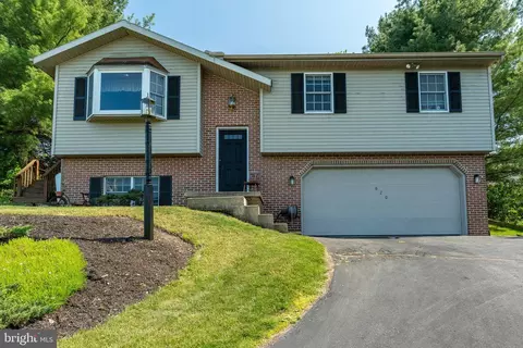620 W Church Rd, Ephrata, PA 17522