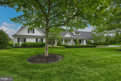 599 Valley View Dr, New Holland, PA 17557