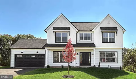 4 Lamplight Dr, Stevens, PA 17578