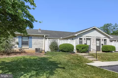 331 Valleybrook Dr, Lancaster, PA 17601