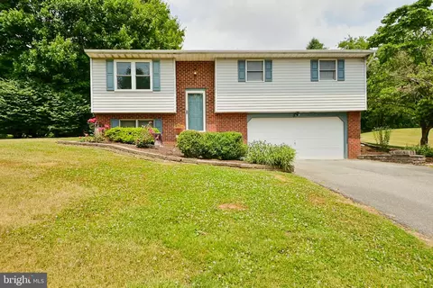 27 Orchard Ln, Conestoga, PA 17516