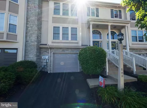 642 Lausch Ln, Lancaster, PA 17601