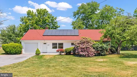 17 Urban Dr, Lancaster, PA 17603