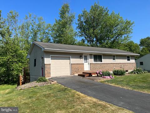 303 Grant Rd, Adamstown, PA 19501