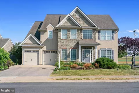 67 Dawkins Dr, East Earl, PA 17519