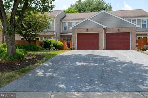 136 Pinnacle Point Dr, Lancaster, PA 17601
