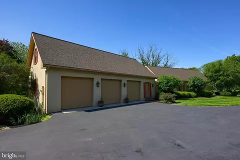 550 560 Stonehenge Dr, Lititz, PA 17543 photo 38