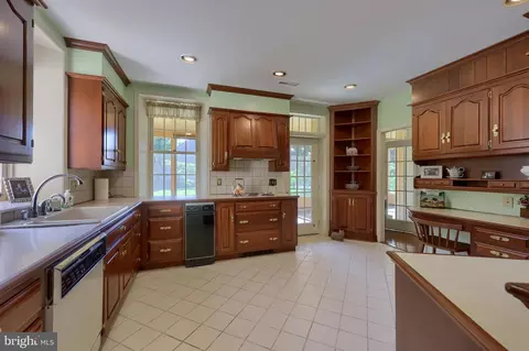 550 560 Stonehenge Dr, Lititz, PA 17543 photo 9