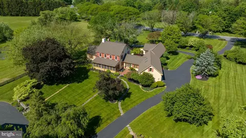 550 560 Stonehenge Dr, Lititz, PA 17543