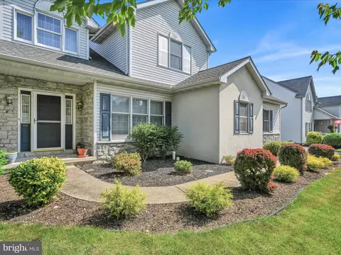2613 Standardbred Dr, Lancaster, PA 17603