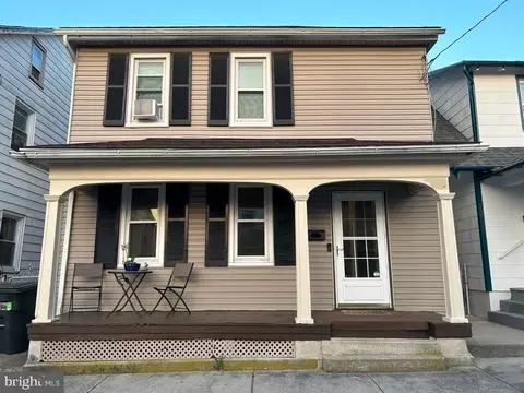 222 Magnolia St, Manheim, PA 17545