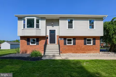 5 Charles St, Marietta, PA 17547
