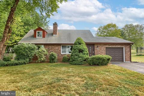 1925 Harrisburg Ave, Mount Joy, PA 17552