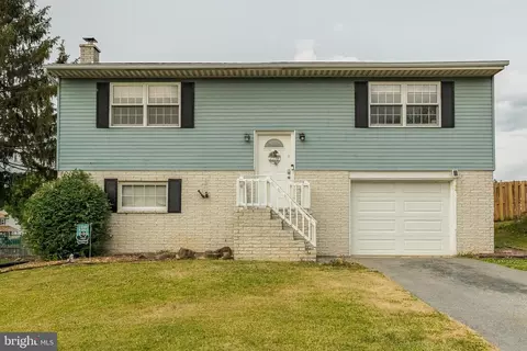 204 Marion Ter, Ephrata, PA 17522