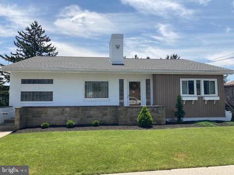 210 Hillcrest Rd, New Holland, PA 17557