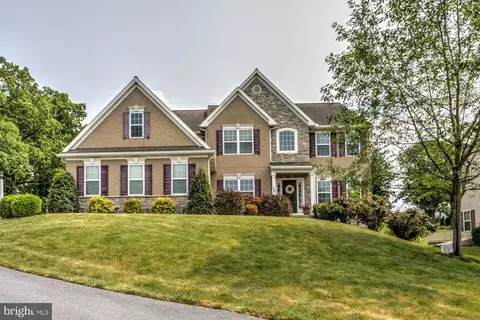 2294 Coach Light Ln, Lancaster, PA 17601