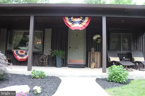246 Acorn Ln, Lititz, PA 17543 photo 2