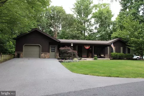 246 Acorn Ln, Lititz, PA 17543