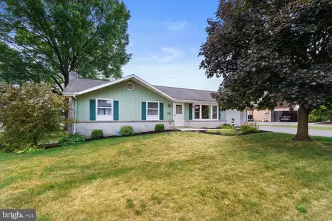 320 Parkview Dr, Manheim, PA 17545
