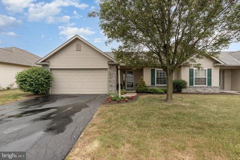 545 Bent Oak Dr, Mount Joy, PA 17552