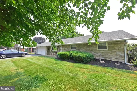 215 S Shenk Ave, Strasburg, PA 17579