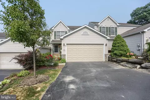 28 Creekside Dr, Millersville, PA 17551