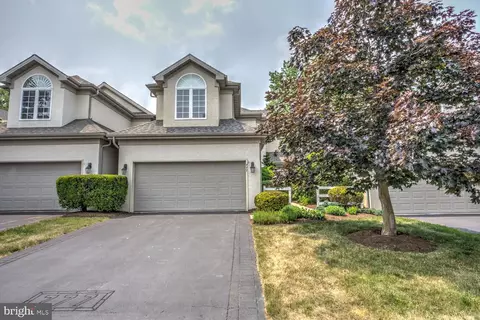 777 Woodfield Dr, Lititz, PA 17543
