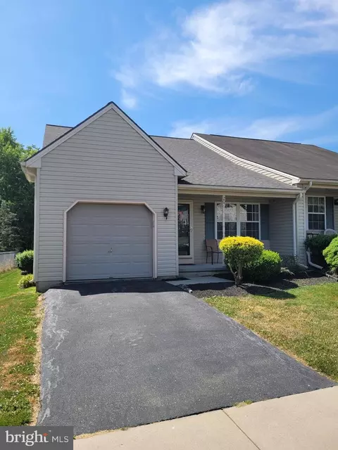 207 Elmshire Dr, Lancaster, PA 17603