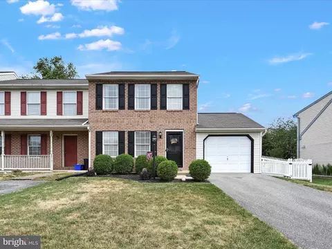 166 Heatherwood Dr, Ephrata, PA 17522