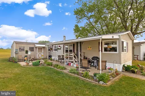 68 Penn Valley Vlg, Lititz, PA 17543