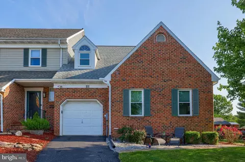 211 Providence Pl, Mountville, PA 17554