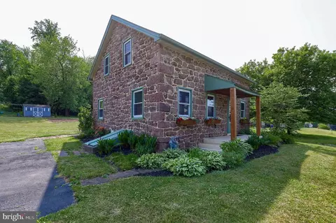 141 E Church St, Stevens, PA 17578