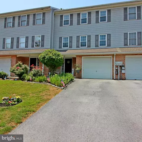 27 Tupelo St, Lititz, PA 17543