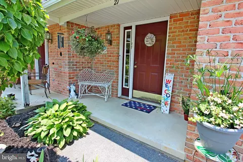 27 Tupelo St, Lititz, PA 17543 photo 2