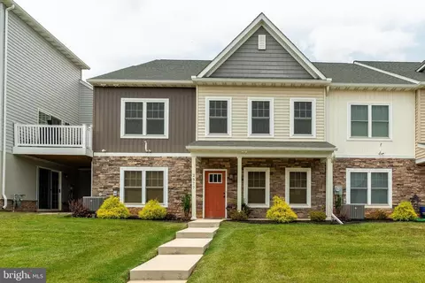 2577 Camas Ln, East Petersburg, PA 17520