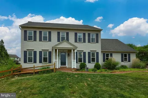 48 E Meadow Valley Rd, Lititz, PA 17543