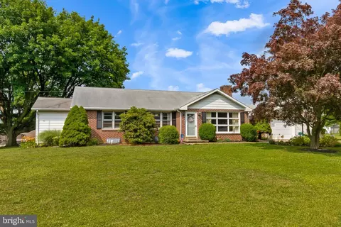 306 W Stanton Rd, Quarryville, PA 17566