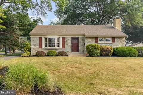2225 New St, East Petersburg, PA 17520