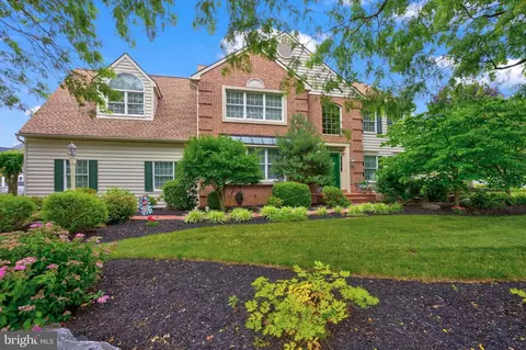 404 Rhoda Dr, Lancaster, PA 17601