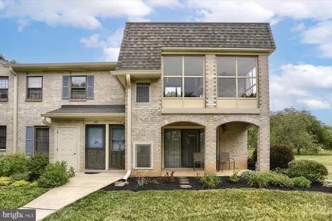 128 Valleybrook Dr, Lancaster, PA 17601